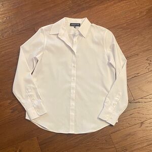 NWOT Jones New York Signature White Button-Up Shirt Size Small